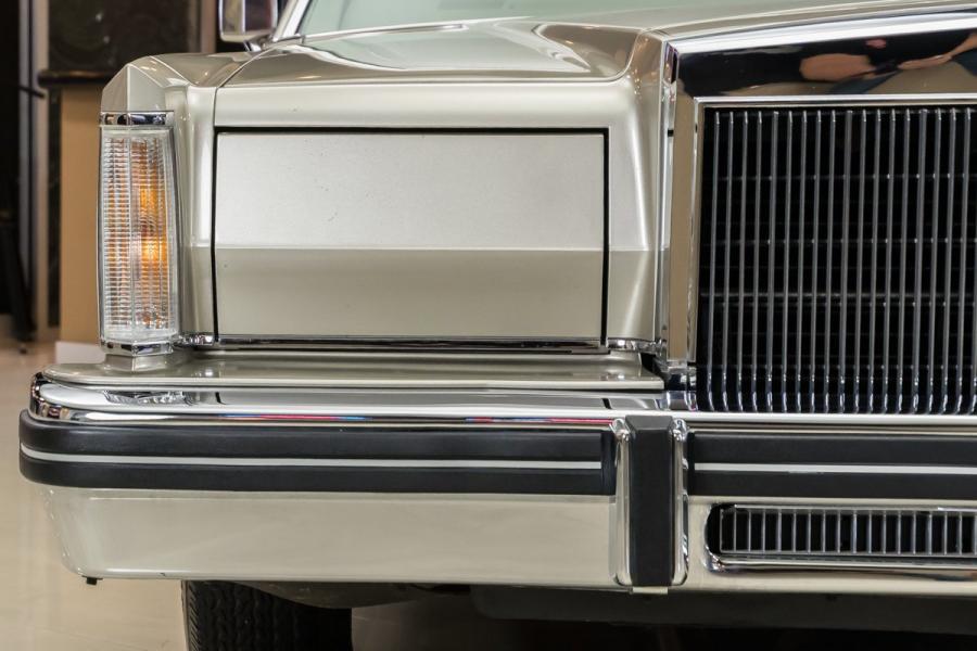 Детали экстерьера Lincoln Continental Mark VI Sedan 1980 года  (фото 19 из 111)